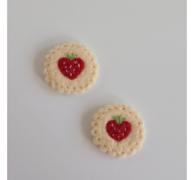 Cookie with strawberry air vent clip