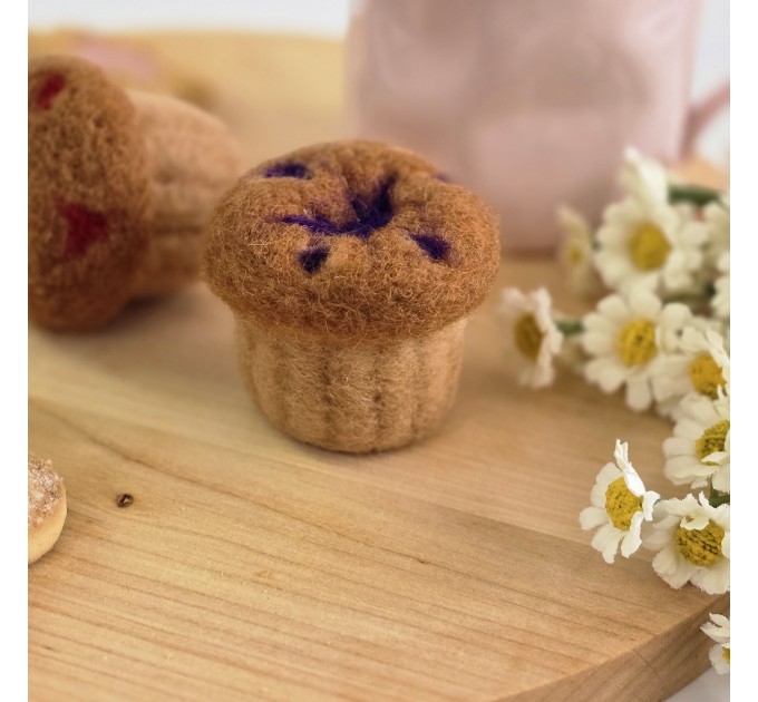 Cupcake with jam air vent clip