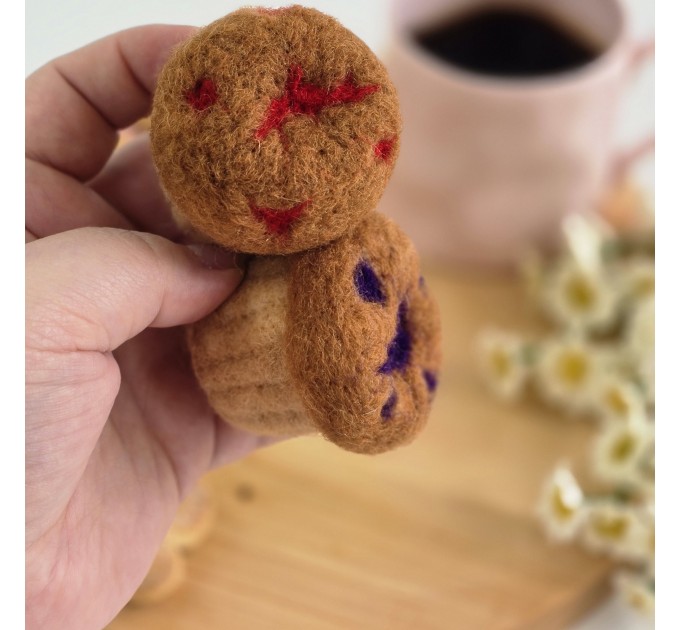 Cupcake with jam air vent clip
