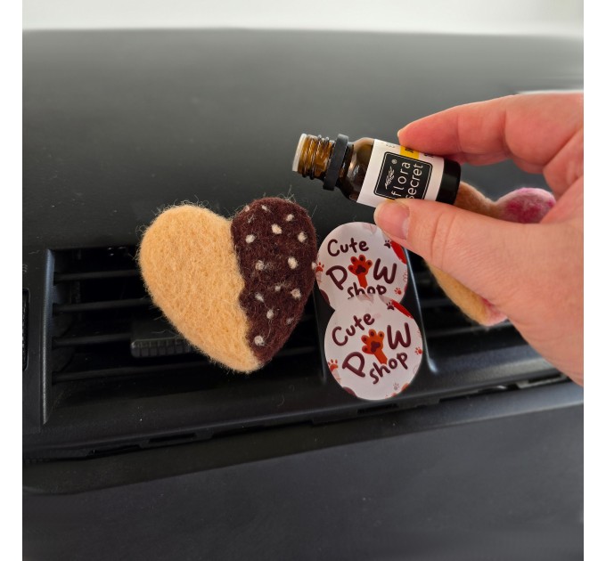 Heart shaped cookie air vent clip