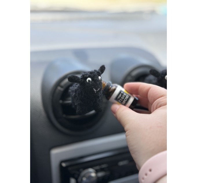 Black sheep air vent clip