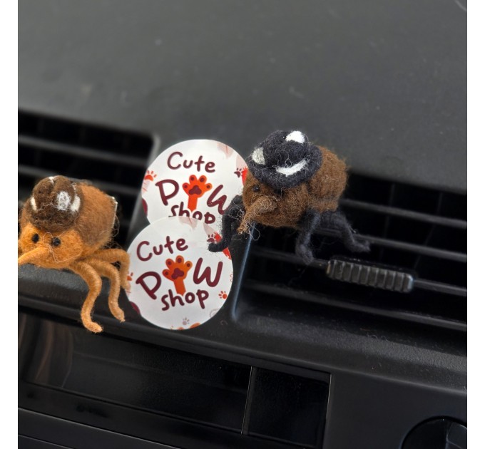 Weevil Air Vent Clip