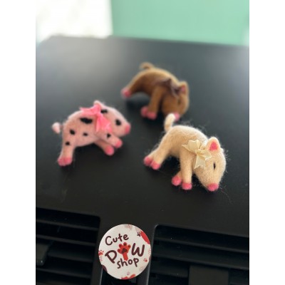 Lying pigs with bows car dashboard