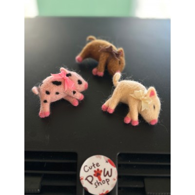Lying pigs with bows car dashboard