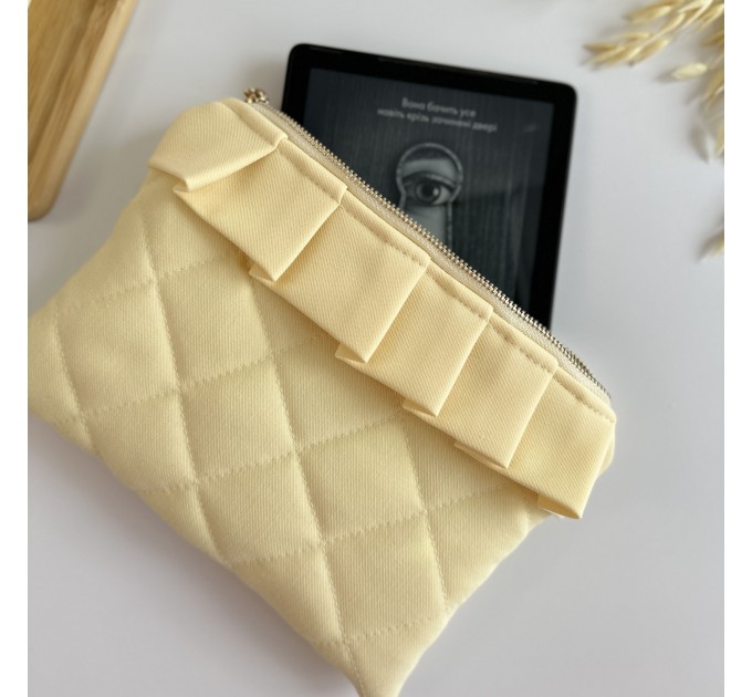 Butter yellow E-reader sleeve with ruffles