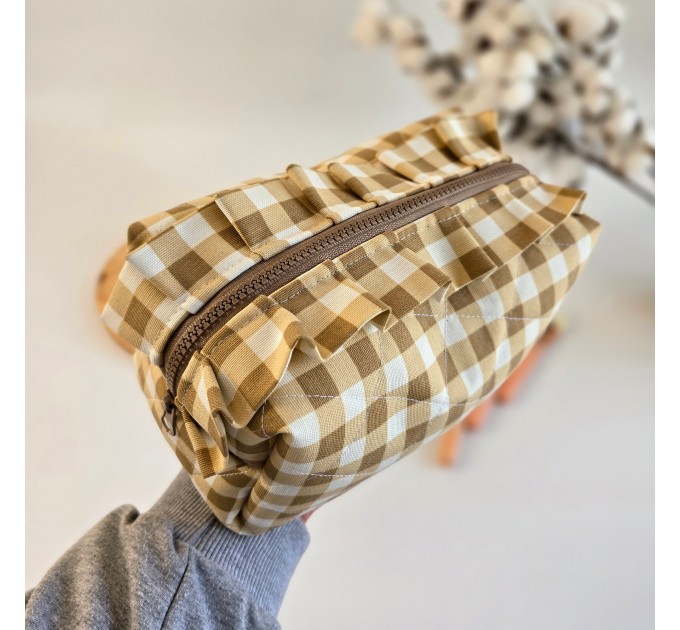 Medium checkered brown cosmetic bag with ruffles