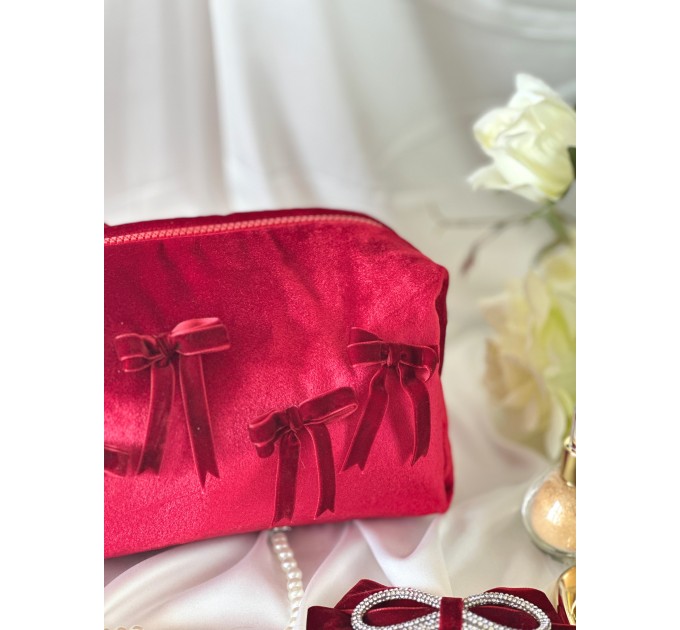 Medium red velvet cosmetic bag with bows