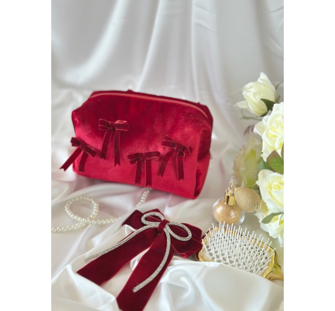 Medium red velvet cosmetic bag with bows
