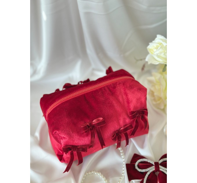 Medium red velvet cosmetic bag with bows