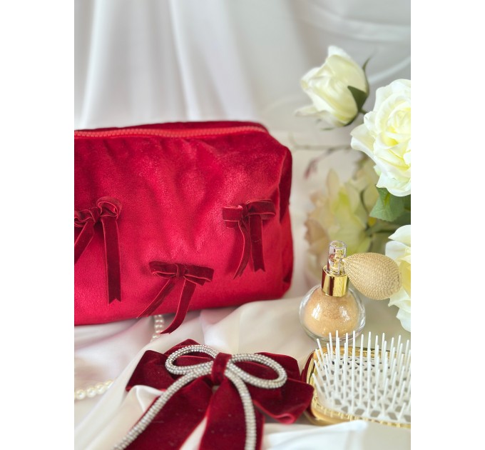 Medium red velvet cosmetic bag with bows