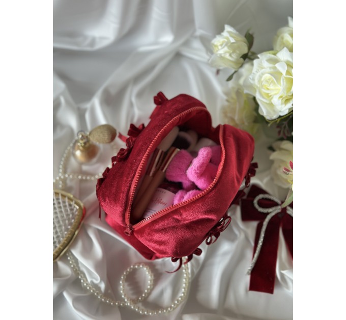 Medium red velvet cosmetic bag with bows