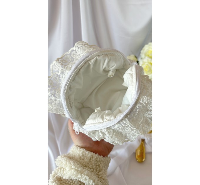 Small lace rococo cosmetic bag