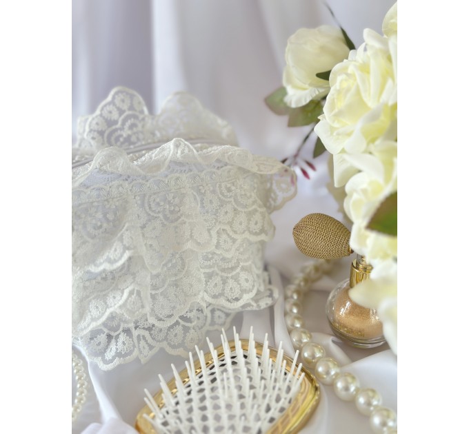 Small lace rococo cosmetic bag