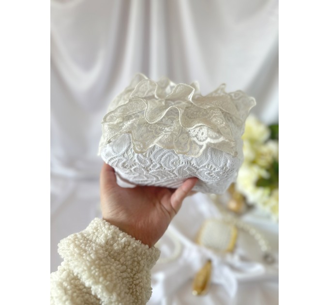 Small lace rococo cosmetic bag