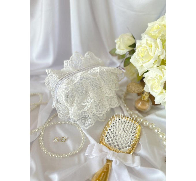 Small lace rococo cosmetic bag