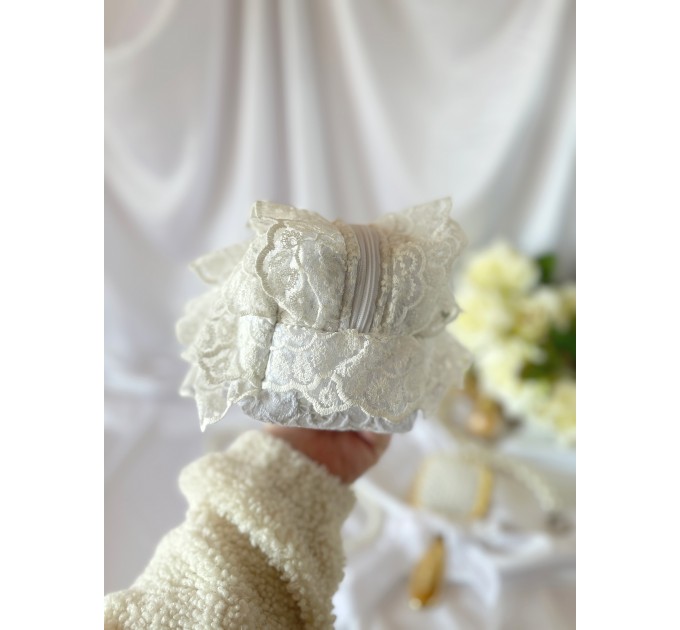 Small lace rococo cosmetic bag