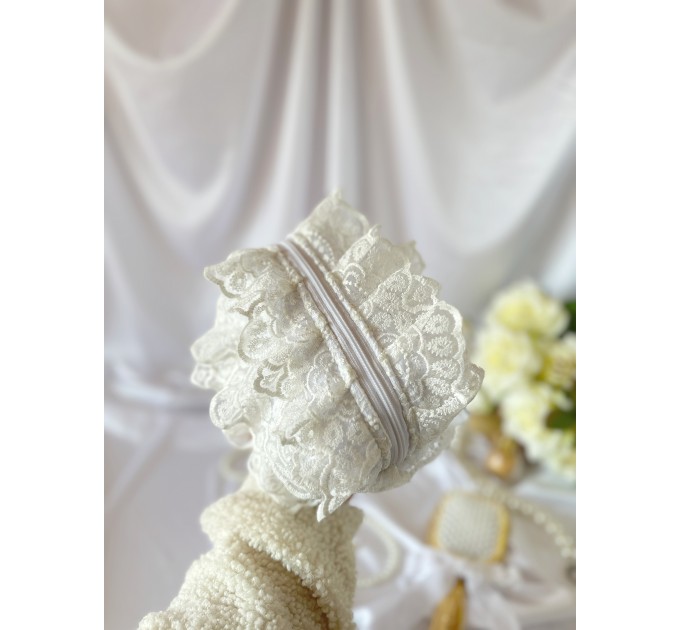 Small lace rococo cosmetic bag