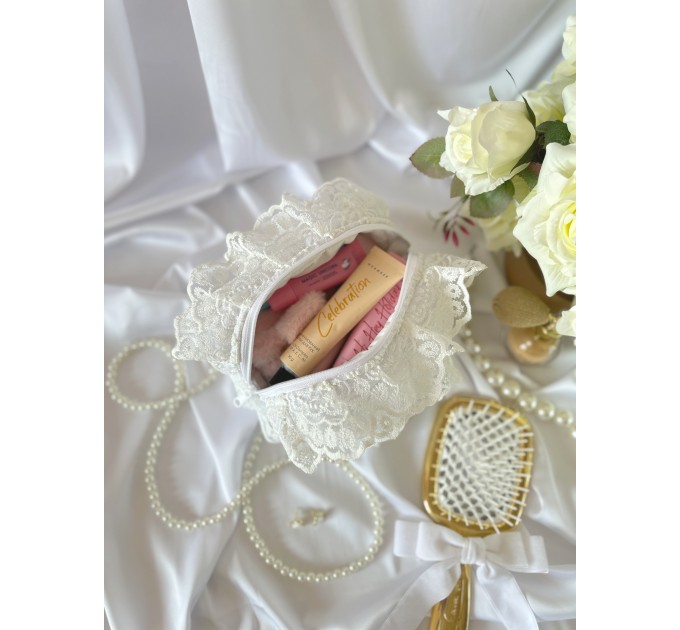 Small lace rococo cosmetic bag